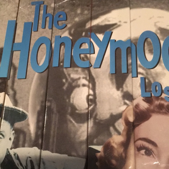 Vintage honeymooners lost episodes, case of 12 video cassettes - Picture 4 of 5